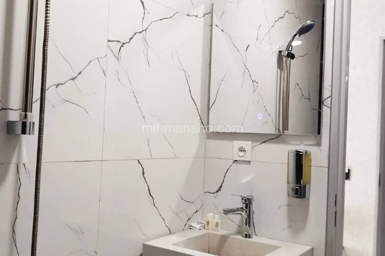 اتاق تک تخت بازسازی در هتل میدان راه آهن تهران