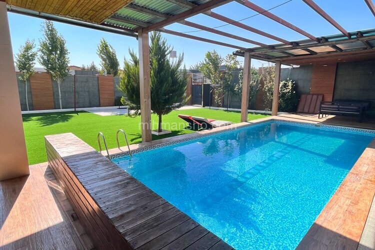 ویلا استخردار دوخواب کد3 در چهارباغ