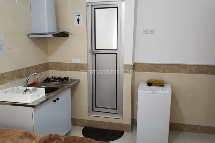 اتاق 301 سه تخت در مسافرخانه قم