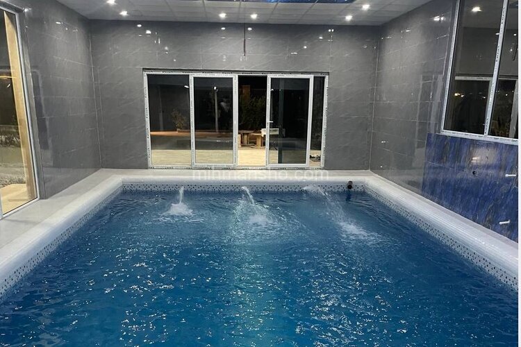 ویلا استخردارسرپوشیده آبگرم دوخواب کلاسیک پوریا در چهارباغ