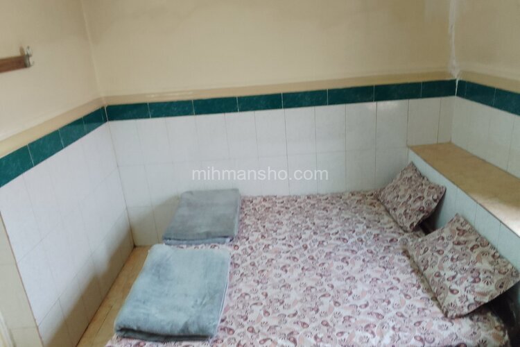 اتاق 7 در مسافرخانه در همدان