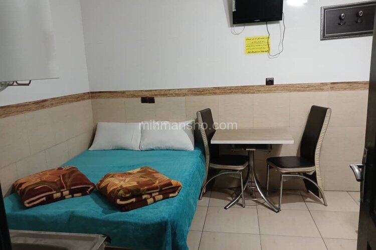 اتاق چهار تخته در مسافرخانه قم