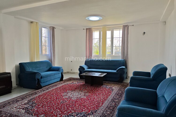 واحد مبله تکخواب در طبقه اول ویلا در لاهیجان | پذیرایی