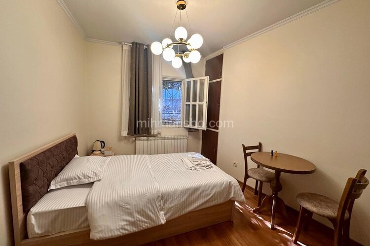 واحد 12 متری در هاستل تجریش