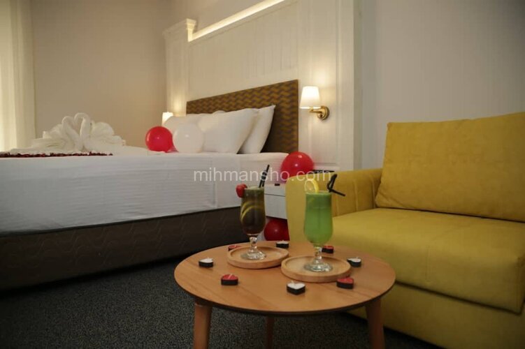 اتاق هانی مون در هتل مشهد