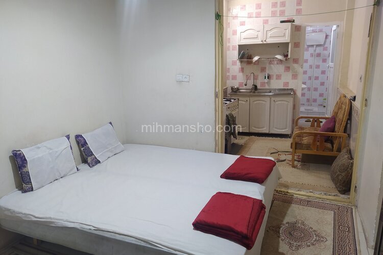 سوئیت سه تخت کاج در قم