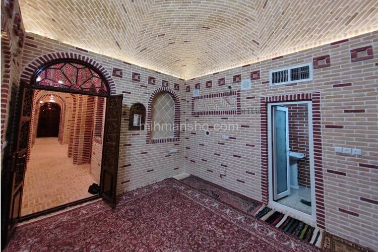 اتاق سه راه رئیس در اقامتگاه بومگردی کاشان