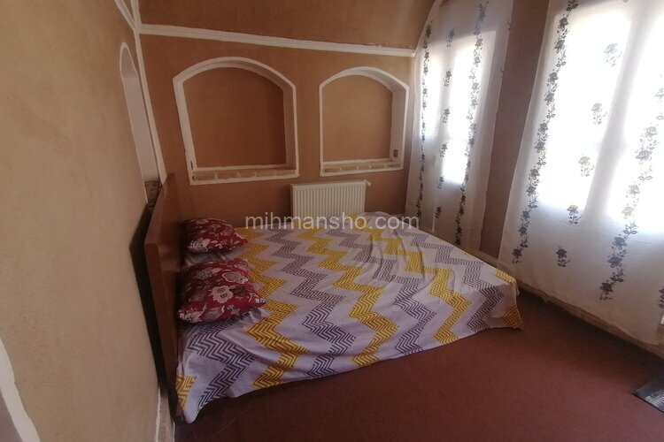 اتاق اقامتگاه بومگردی 2 نفره پروین اعتصامی در یزد