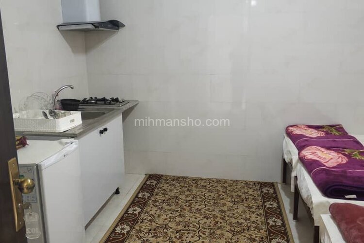 اتاق 102 چهار تخت در مسافرخانه قم