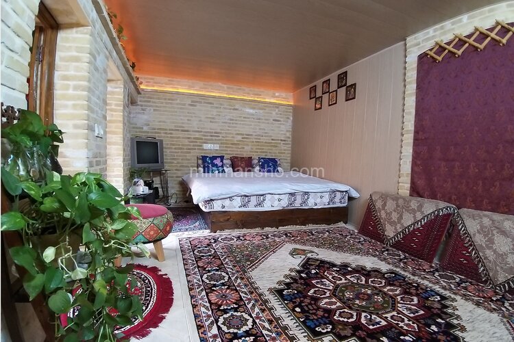 اتاق شاه نشین قصرالدشتی در بوم گردی شیراز