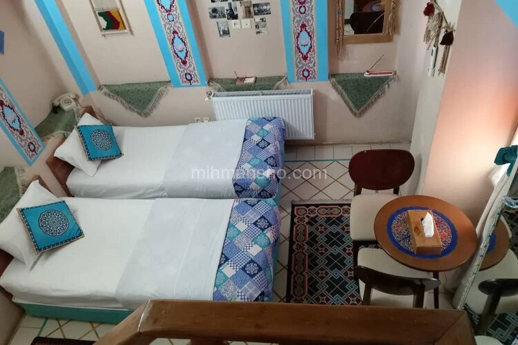 اتاق 2 نفره سه دری در اقامتگاه سنتی شیراز