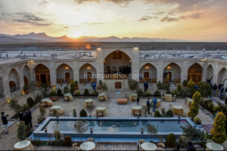 واحد با کرسی در اقامتگاه بوم گردی در دلیجان