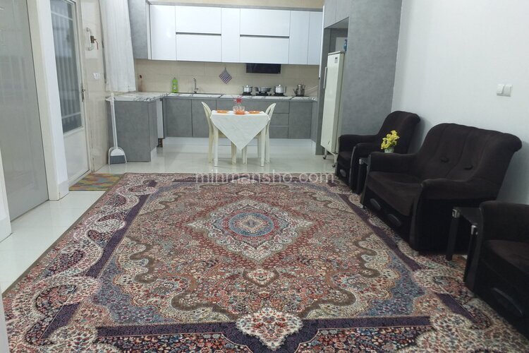 آپارتمان مبله آرمان 6 در کاشان | نمای پزیرایی واشپزخانه