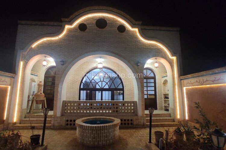 ویلا سنتی تکخواب هانا در کاشان