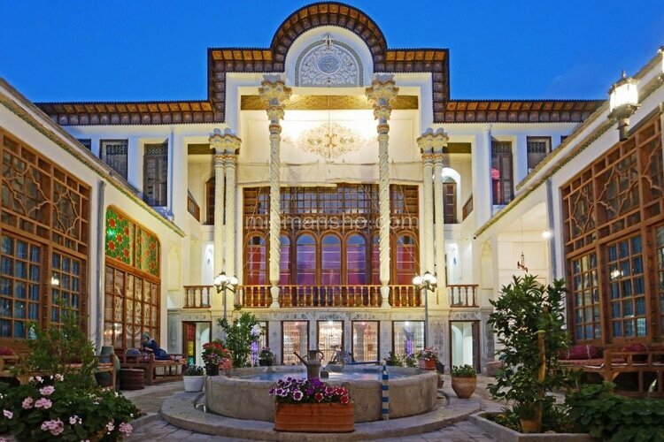 اتاق 4 نفره شاه نشین در هتل اصفهان