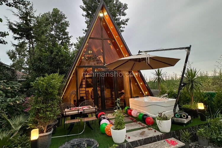 کلبه سوئیسی تکخواب در نور