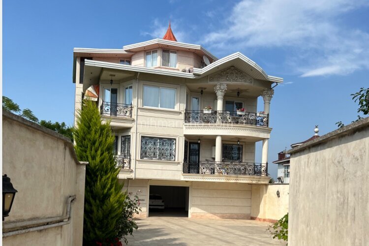 واحد سوئیت در طبقه سوم ویلا یاسمن 3 در رامسر