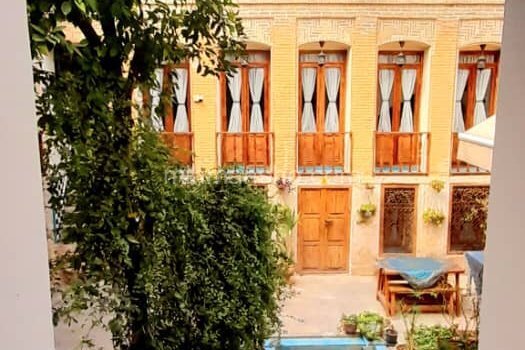 اتاق 8 در اقامتگاه بومگردی شیراز