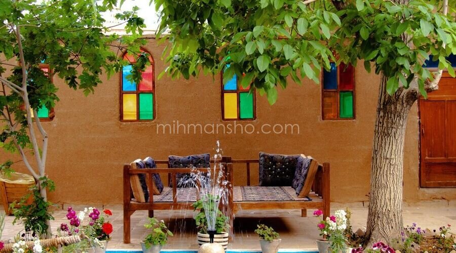 اتاق صندوقخانه در اقامتگاه بومگردی در فارس