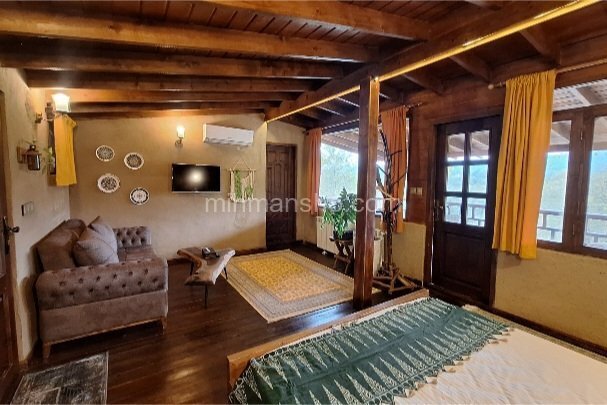 واحد صنوبر جکوزی دار در اقامتگاه بومگردی تنکابن