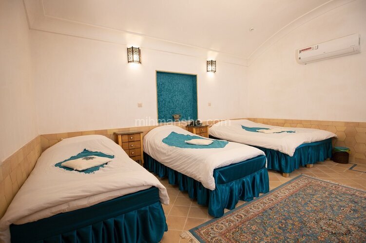 اتاق4 نفره مخمل در هتل سنتی کاشان