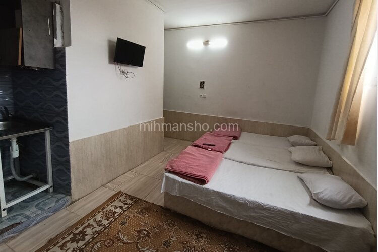 اتاق 3 تخت در مسافرخانه مشهد