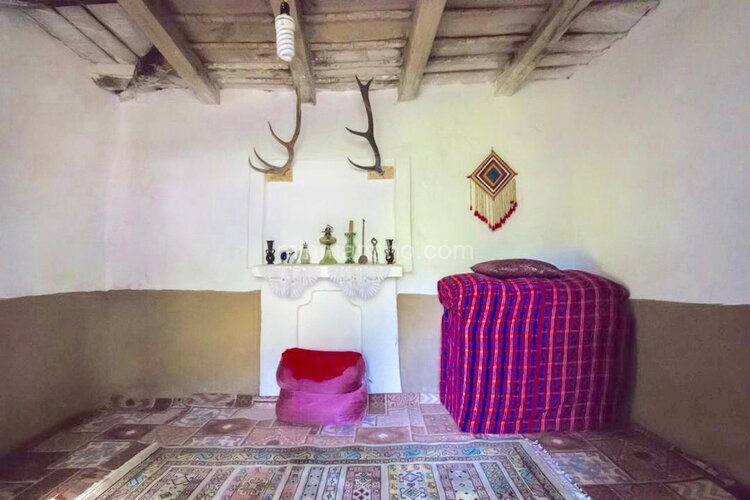 اتاق در اقامتگاه بومگردی در مرزن اباد