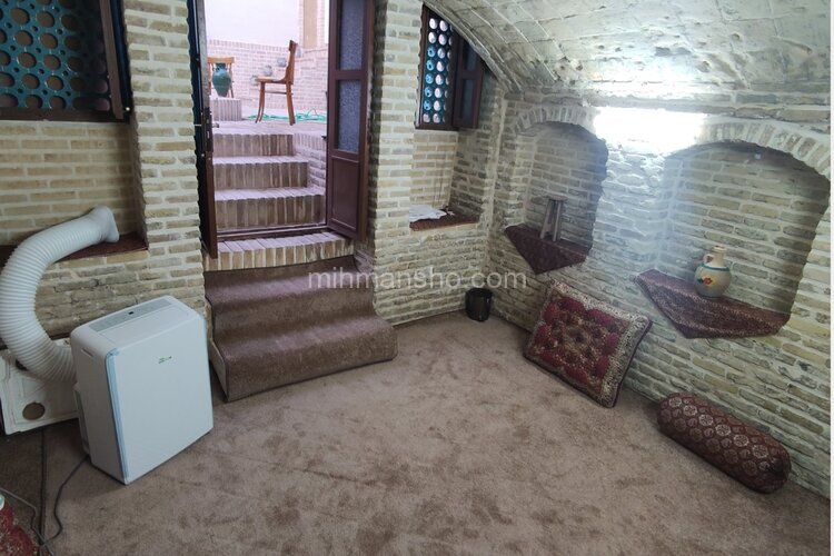اتاق 8 در اقامتگاه بومگردی قم