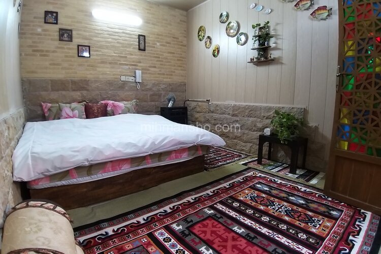 اتاق یادمانه قصرالدشتی در بوم گردی شیراز