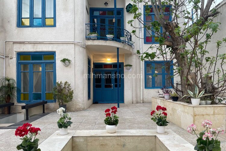 اتاق گل برگ در خانه تاریخی هاشمی مشهد