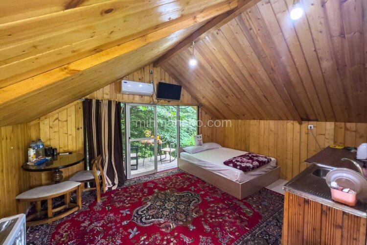 کلبه چوبی در شیرگاه