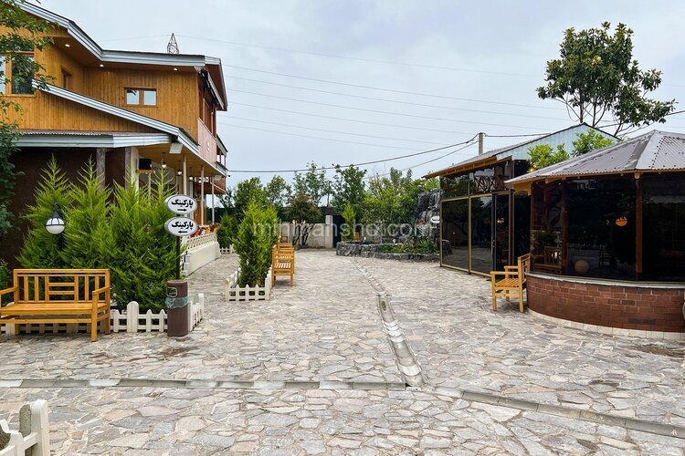 سوئیت چوبی آفتابگرادان در مجموعه اقامتی خمام