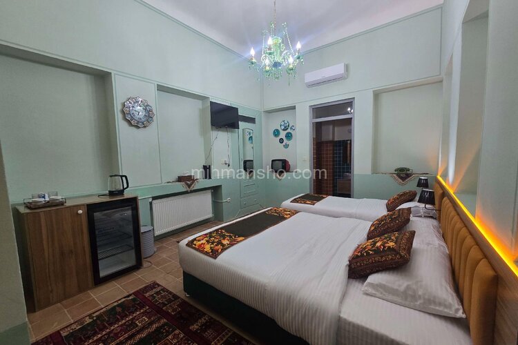 اتاق میناکاری (3) در بومگردی اصفهان