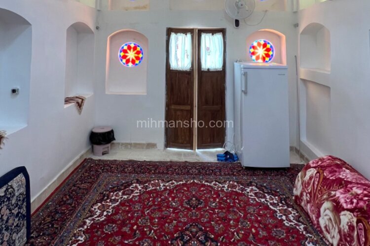 اتاق ایوان در اقامتگاه بومگردی میمه