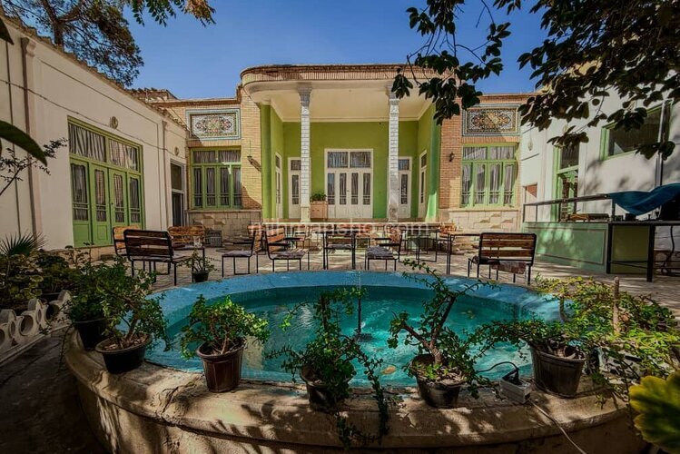 اتاق استاد گلشیری 8 تخت هاستلی ویژه بانوان در اقامتگاه بومگردی اصفهان