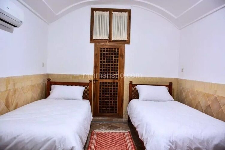 اتاق سنتی پنچ تخته ViP سرداب در بوم گردی کاشان