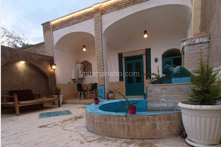 اتاق ترمه سرای سنتی در بومگردی کاشان