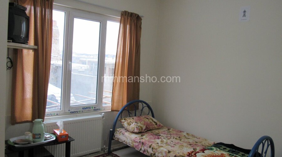 اتاق میهمانپذیر در زنجان