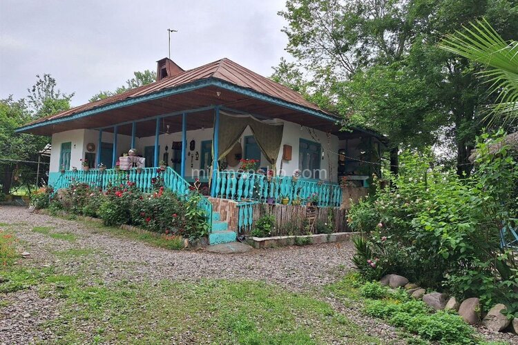 اتاق سنتی 30متری VIP در اقامتگاه بومگردی شفت