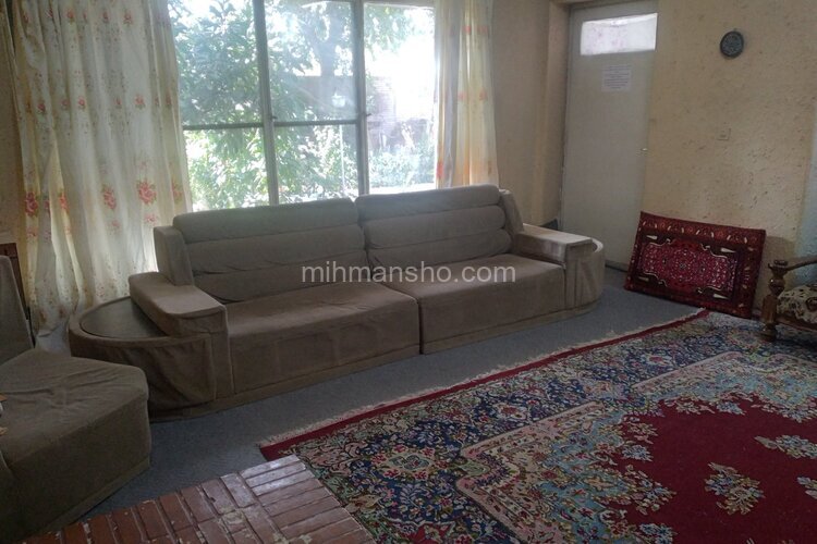 اتاق 32 متری در اقامتگاه بومگردی هانی اصفهان