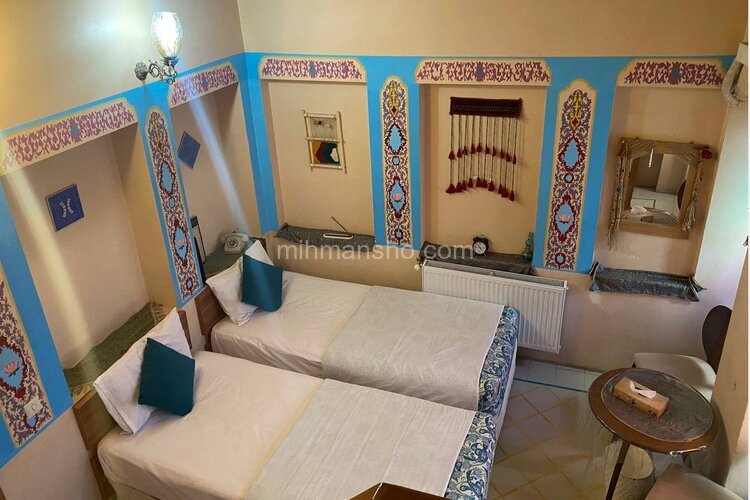 اتاق 2 نفره سه دری در اقامتگاه سنتی شیراز