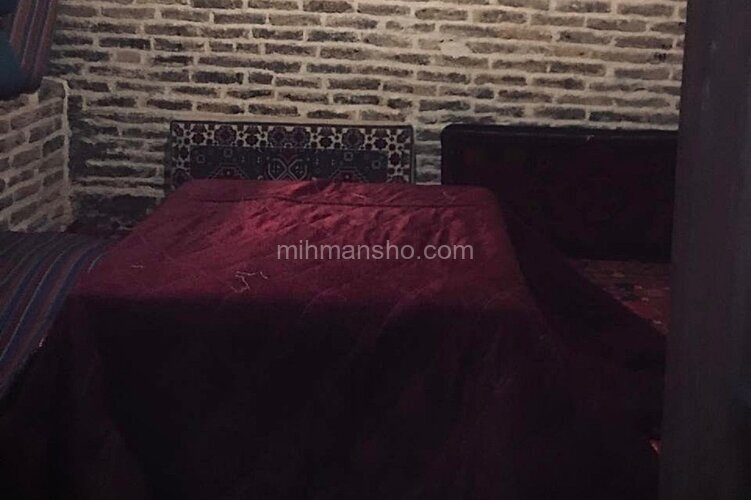 واحد با کرسی در اقامتگاه بوم گردی در دلیجان