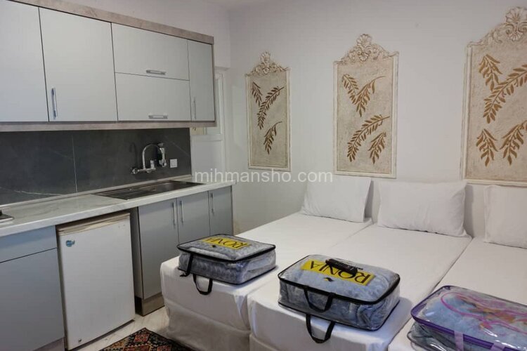 اتاق سه نفره در مهمانپذیر مشهد