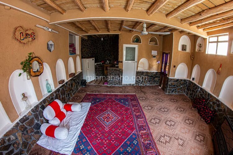 اتاق گل یاس دراقامتگاه بوم گردی  در برزک کاشان