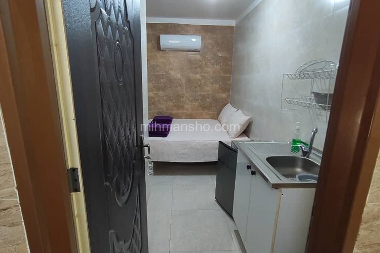 اتاق 203 دو تخت در مسافرخانه قم