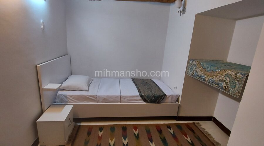 اتاق یک تخته در اقامتگاه بومگردی در اصفهان
