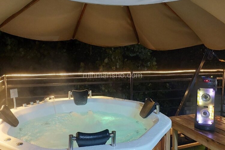 کلبه سوئیسی جکوزی دار جنگلی نور در ماسال