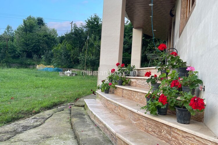 واحد مبله  دوخواب در طبقه همکف ویلا در فومن