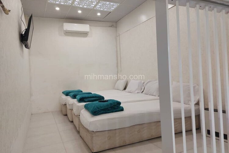 سوئیت(6نفره) زیرهمکف مسافرخانه در مشهد