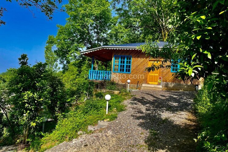 کلبه چوبی آبی دوخواب سرولات در رودسر